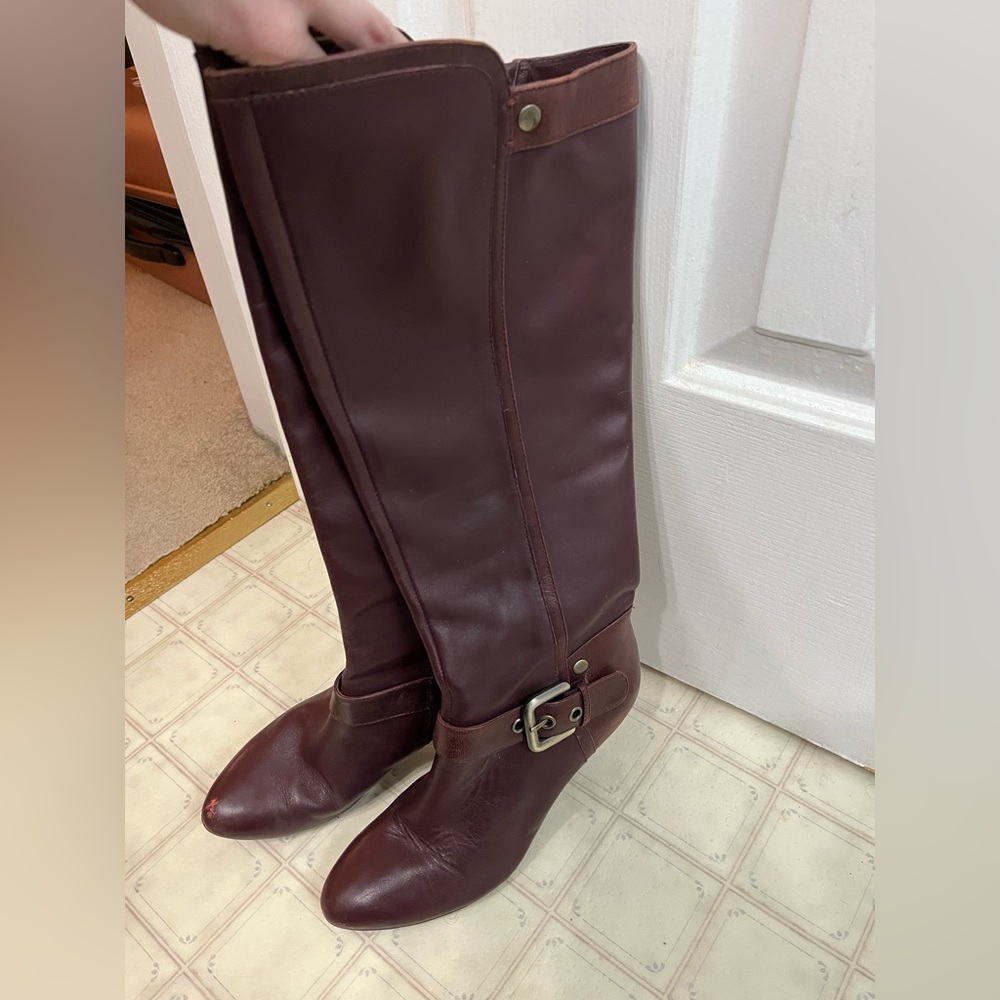Red leather boots size 6. Good condition. Minor wear inside and out.